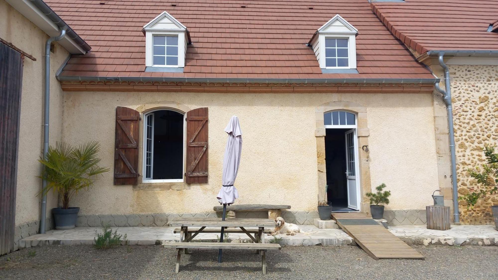Gite A La Ferme Bassillon-Vauze ภายนอก รูปภาพ